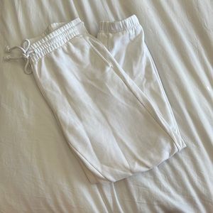 White Aritzia  Sweatpants, TNA cozy AF sweatpants size s